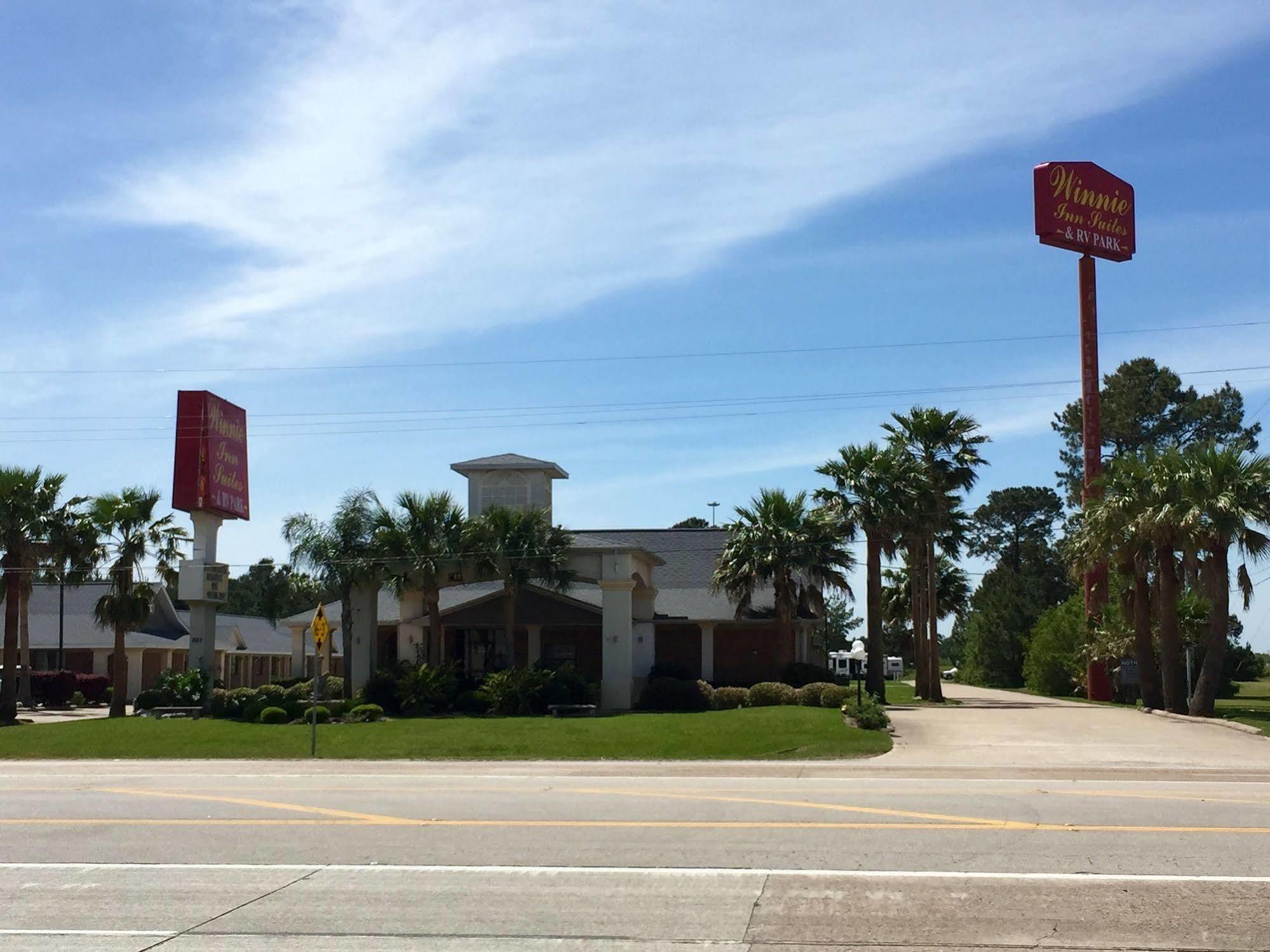 Winnie Inn And Suites Exterior photo